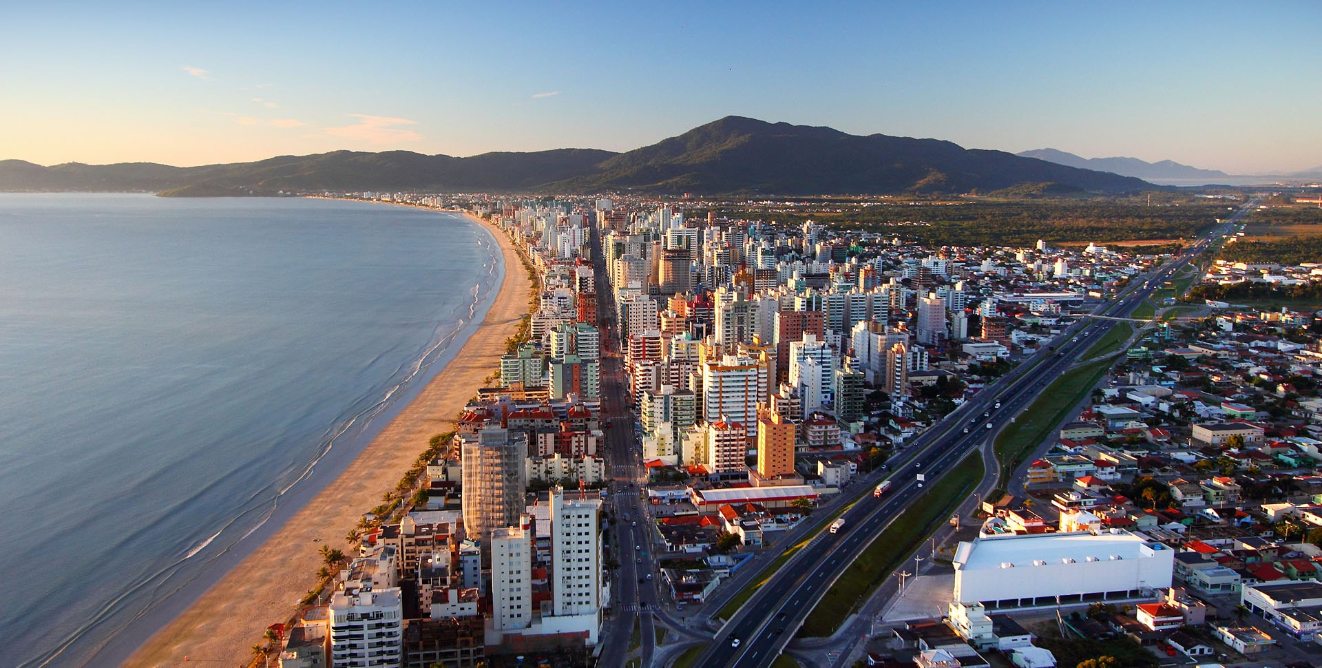 Como surgiu o nome Meia Praia? 