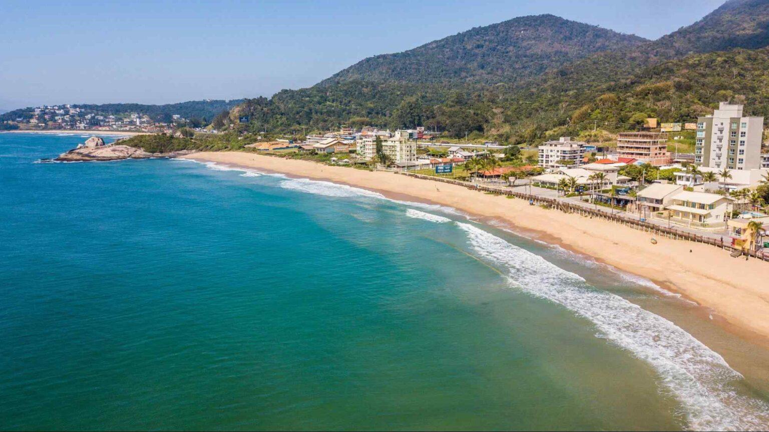 Praia da Ilhota em Itapema